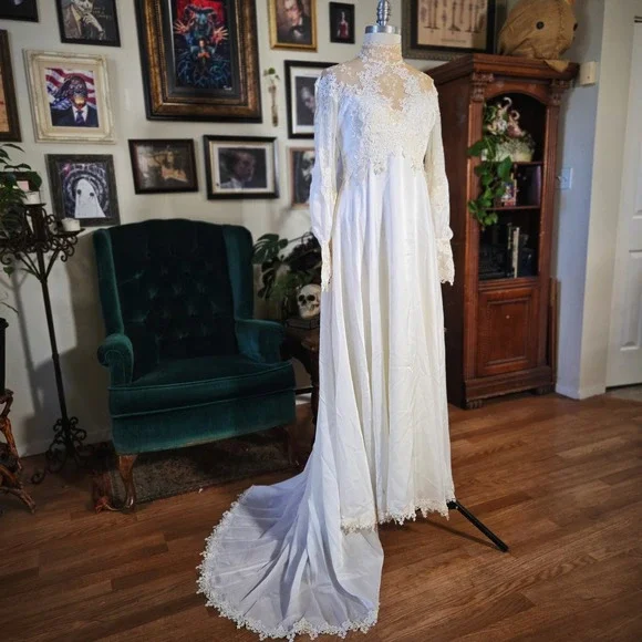 Vintage 70s White Lace High Neck Wedding Dress Long Sleeve Train Bridal Gown - Picture 2 of 8